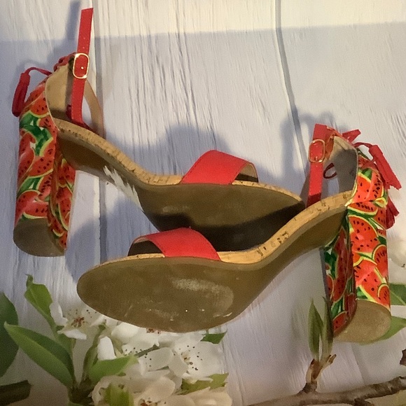 Betsy Johnson watermelon print heels - Picture 3 of 7